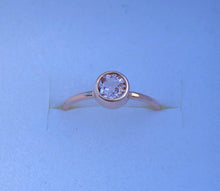 Load image into Gallery viewer, Morganite ring 5mm